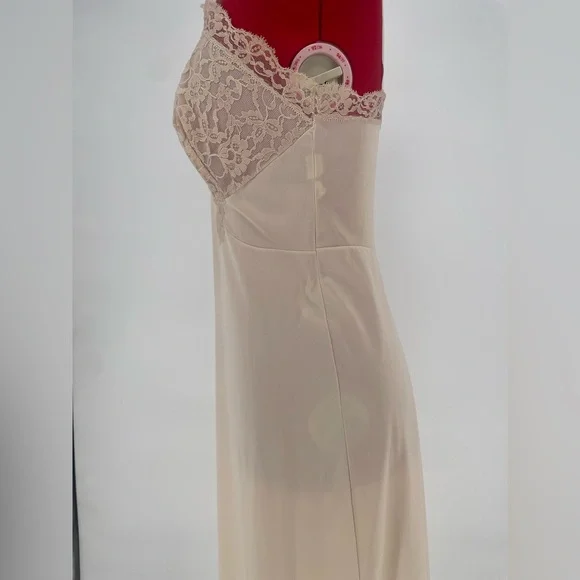 Gorgeous Artemis Mid Century Pale Nude Nylon Full Slip Lacey Bust Overlay - Picture 8 of 12